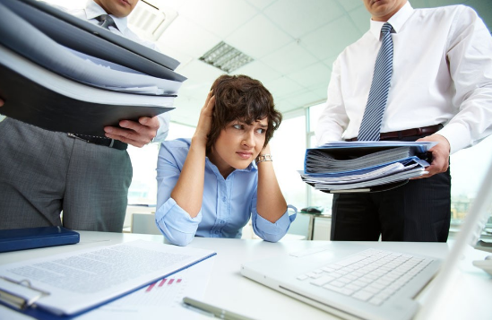 『』工作不顺利想要辞职，但又担心自己找不到合适的工作，应该这样做！