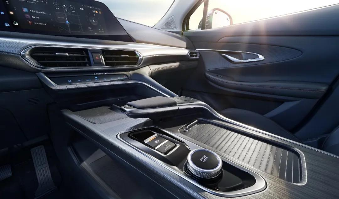 「长安汽车」长安UNI-T爆红的背后推手，竟然是一套神秘的全新架构