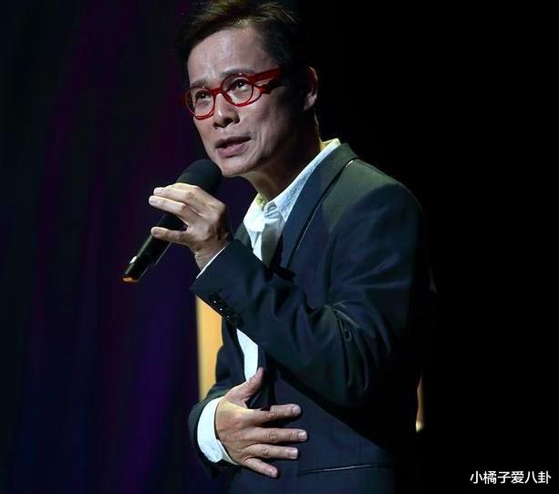 华语乐坛|公认的华语乐坛教父，开演唱会上座率为何如此惨淡？自嘲观众席可以踢足球