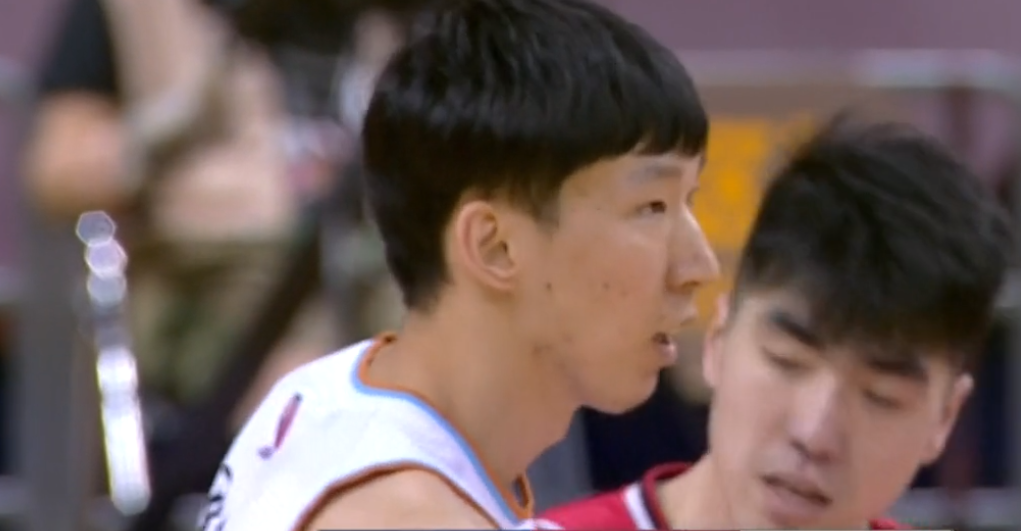 周琦|罚球5中5+30分15板！双手扣李慕豪+单臂隔扣218cm中锋，周琦硬起来了！