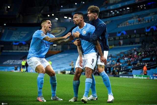 皇家马德里|瓜帅精妙布局逼迫皇马“自爆”，瓦拉内只是全队低迷缩影！