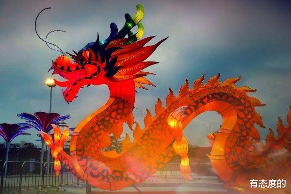 属龙|属龙之人：不出三天会遇到下面3个人，晚年注定“龙飞凤舞”！