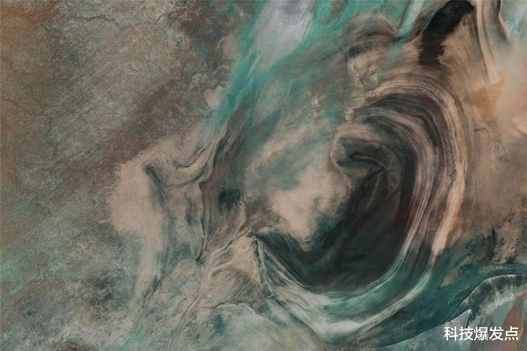 科学家|宇宙中的“人脸”，在地球10万光年外，难道宇宙是个生命体？