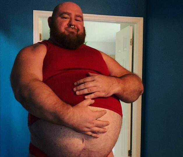 睹图|男子为变美暴饮暴食20年，现体重454斤肚子大的像怀了多胞胎