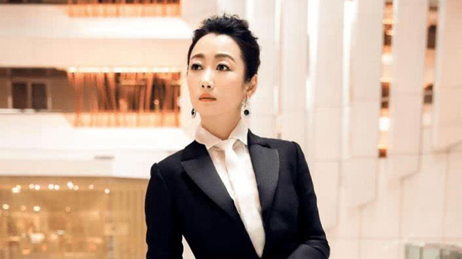 护肤品|她为自己不变老,坚持不生孩子不吃晚饭,如今42岁老成这样!