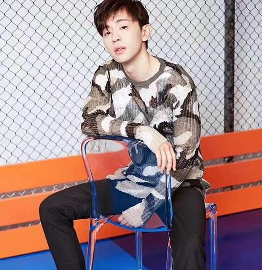 『』带你看看邓伦现实的家，家里有独立音乐房和化妆间，装修太霸气了