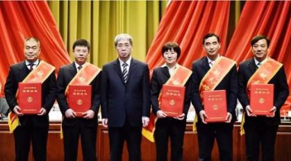 #美军#终于一举反超美军，国宝女院士造出全新导弹，300万奖金不交1分税