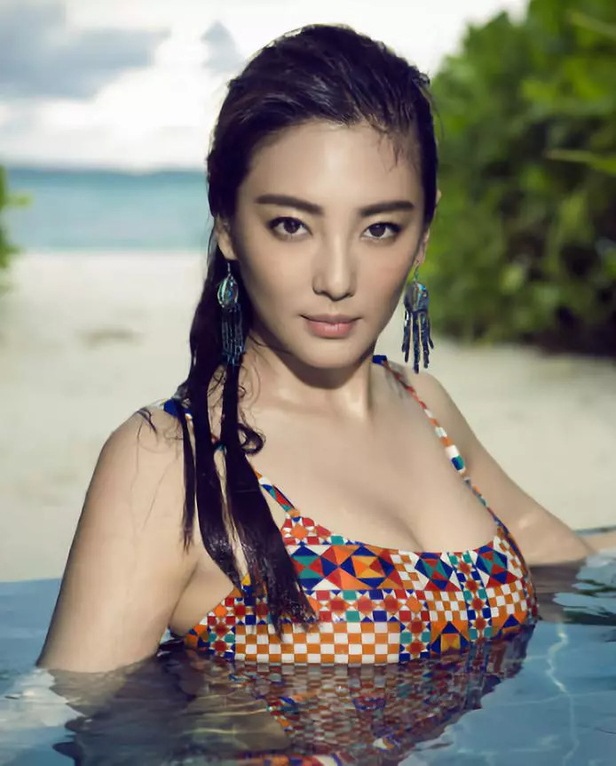 「张雨绮」本以为胖了会很丑,当看了张雨绮的泳装照,才知道啥叫“肥而不腻”