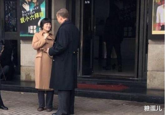 发型|在街头拍到巩俐，换了个奶奶发型，气质再高级也有了老年人气息！