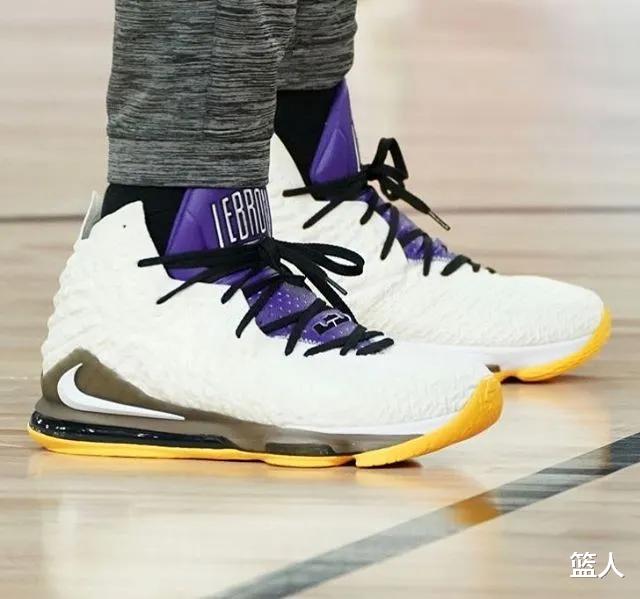 厦门大学|NBA球员上脚：詹姆斯和塔克三双，众球星致敬科比