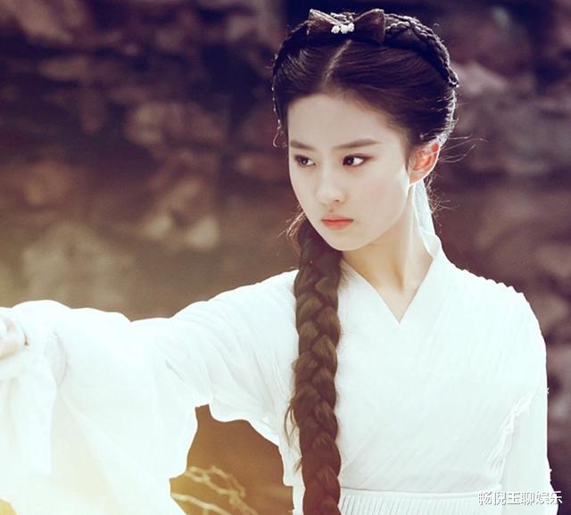 「黄晓明」刘亦菲嫌他丑拒绝合作,黄晓明公开抢主角,如今的他让人高攀不起