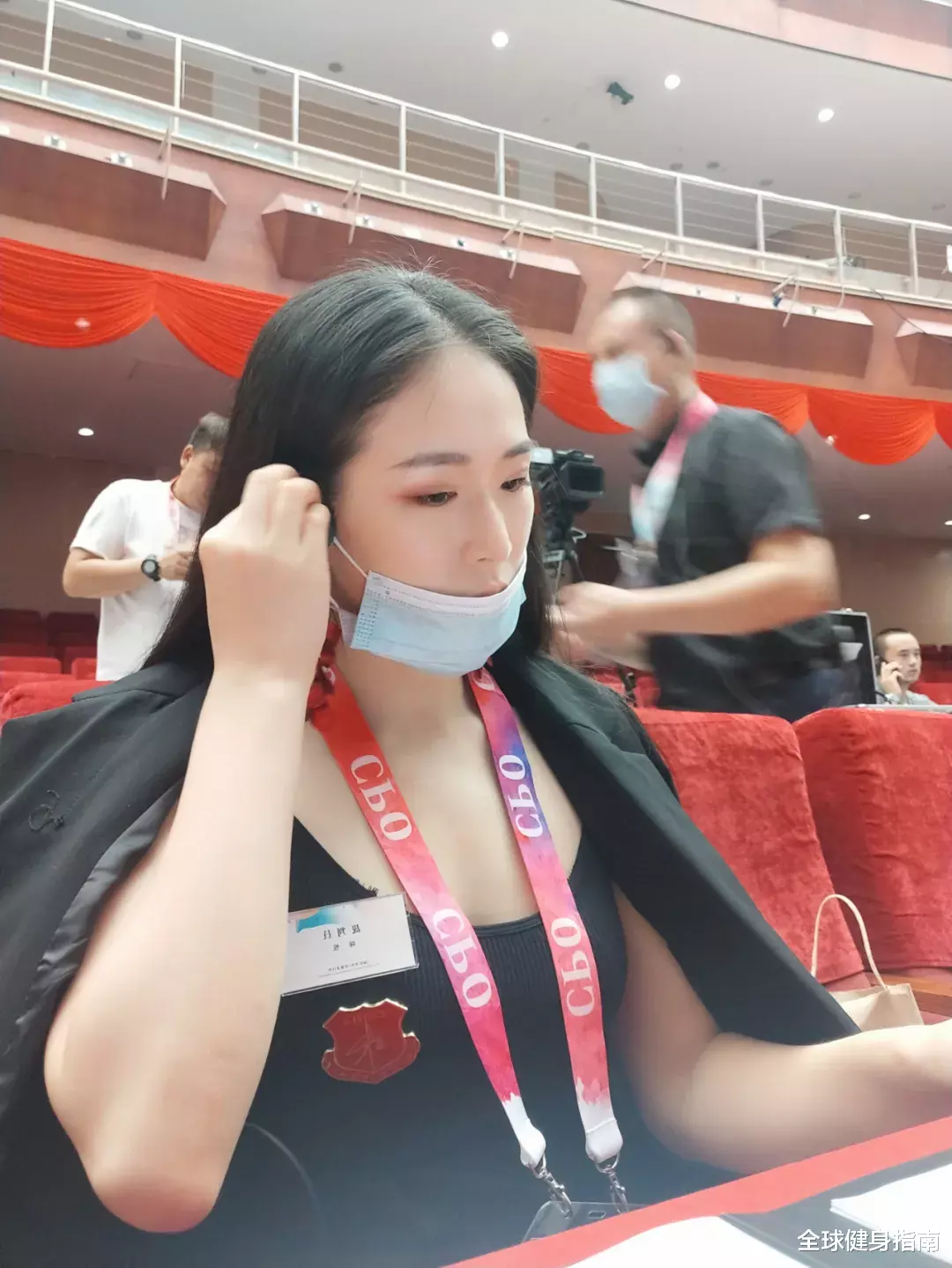 |这位跳钢管舞的顶级美人，我希望每个人都能记住她......