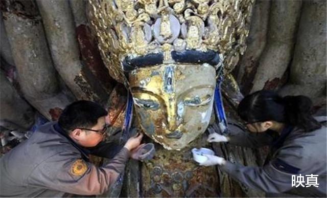 #文物#工人修复千手观音像，无意触碰机关发现碑文，完工那一天集体痛哭