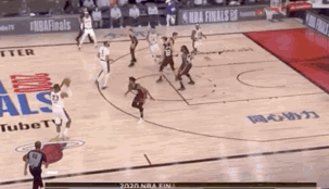 勒布朗·詹姆斯|23-26！湖人险被热火打爆，单节10个失误，詹姆斯里程碑成遮羞布