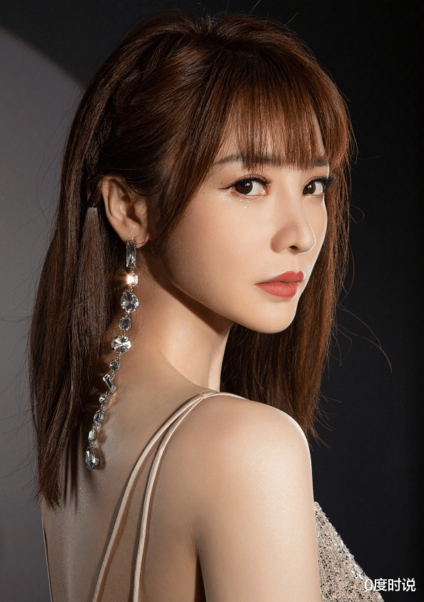 柳岩|难怪柳岩自曝无人追，当她穿上“液体裙”后：换我也不敢追