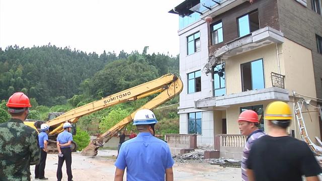 清朗天空|三明这栋“黑老大”的豪宅被依法强拆!