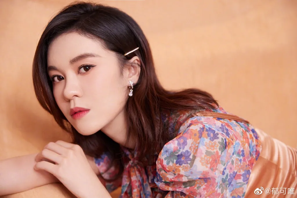穿衣搭配|从《快乐女生》到影视剧主题曲女王，零绯闻无炒作的她，默默地唱了10年