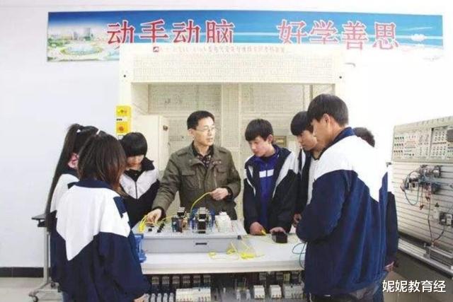 大学|为什么初中老师，宁愿劝成绩差的学生读技校，也不劝他们上高中？