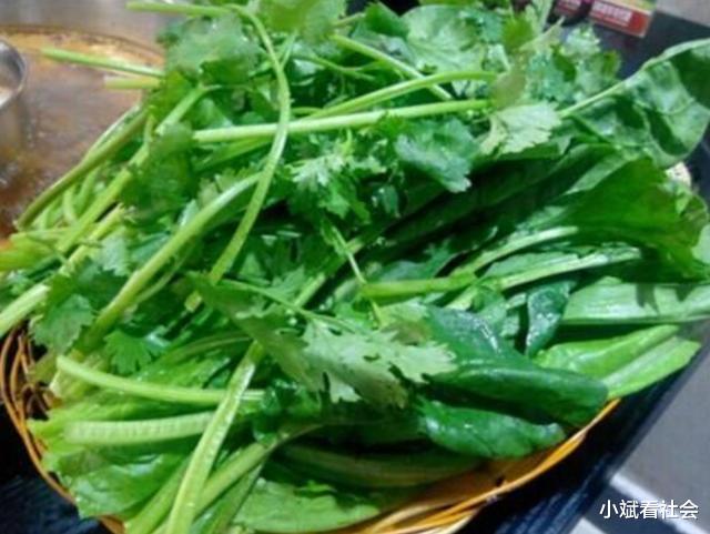 火锅|吃火锅时，尽量别再点这4种菜，又贵又不实惠，老板看了直偷笑！