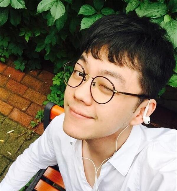 张靓颖|被冯珂当15年赚钱工具，如今张靓颖的“报复”堪称教科书级别