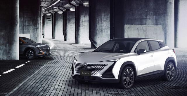 试驾|试驾长安UNI-T,时速达到200km/h时,真\贴地飞行\