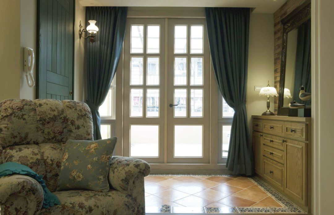 ▲窗帘颜色原来是这么搭配的,太漂亮了!后悔当初不知道
