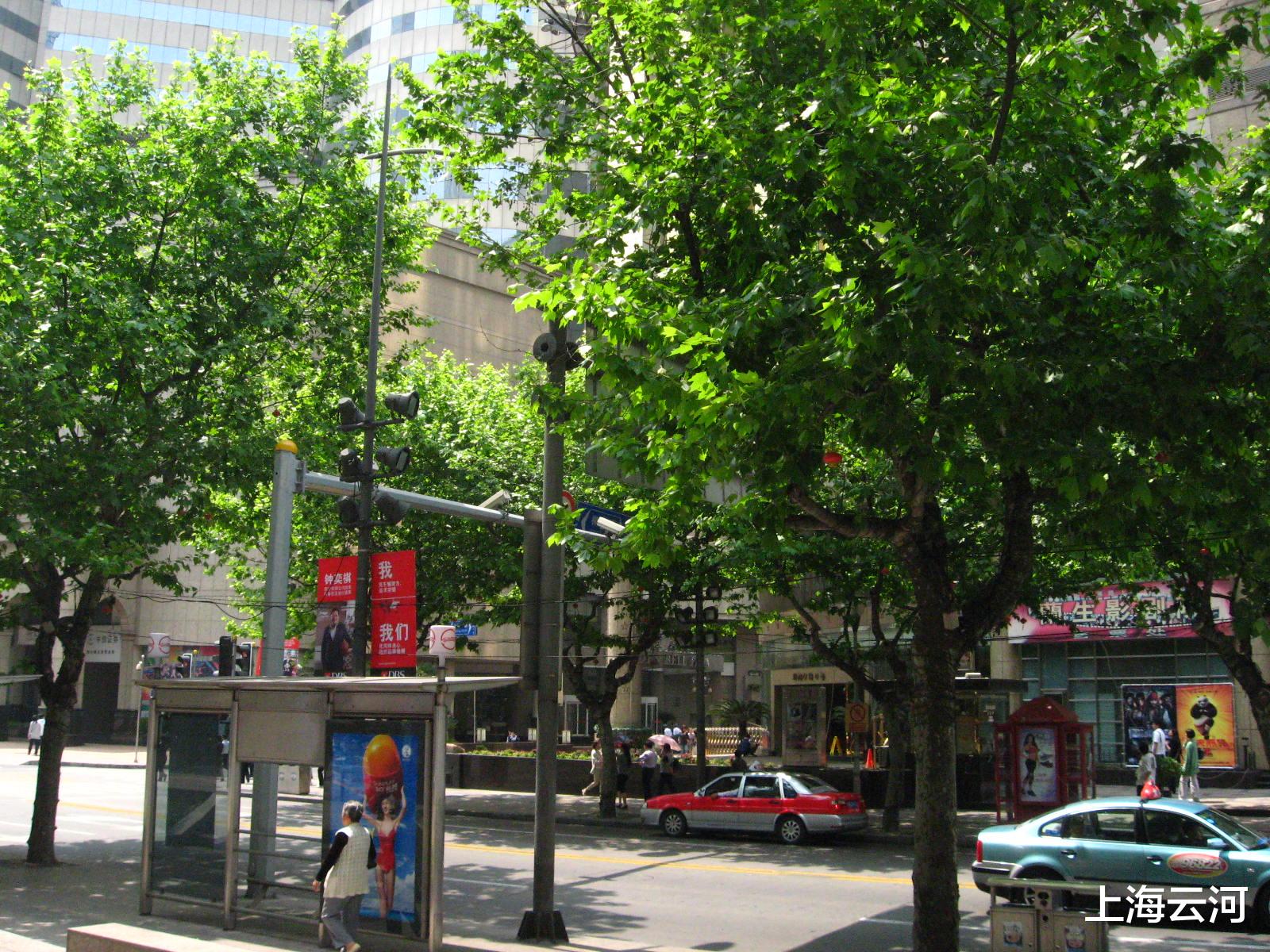 |有的人出去旅游朋友圈不停地发，有的人出去旅游什么都不发