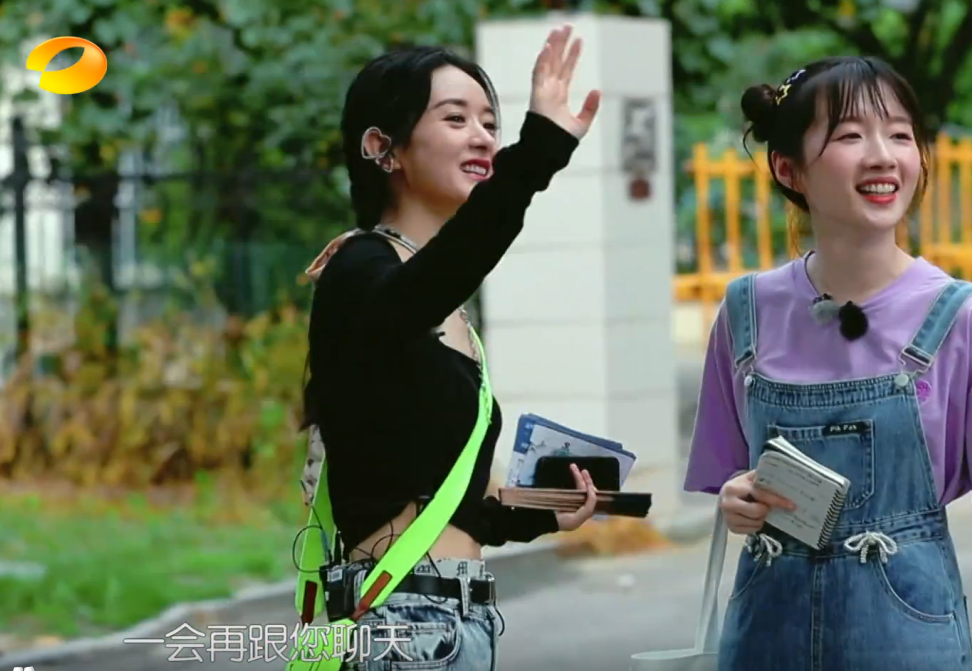 赵丽颖|素质不是装的！赵丽颖揽客给狗追着跑，下意识的反应引热议！