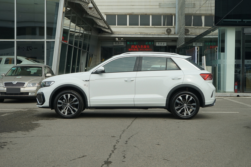 大众汽车■大众真不要“尊严”了！从15万跌到10.3万，30天卖了11243辆