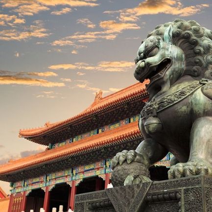 「」洗尽铅华承国风之韵，以新中式建筑之精髓将传统与现代结合，再现中国古典大宅之神韵！