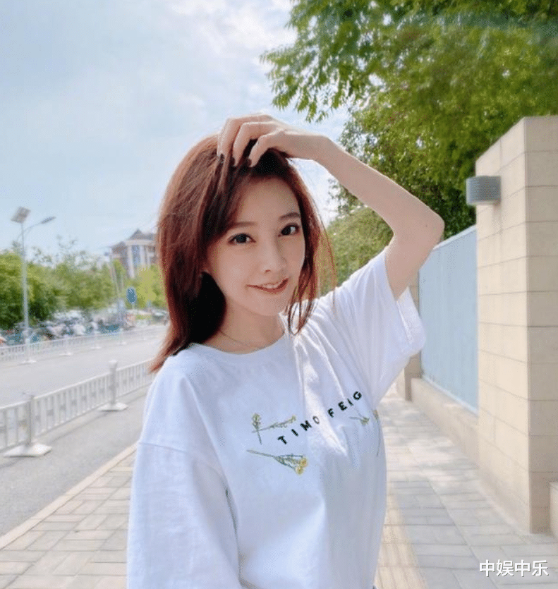 冯提莫|冯提莫明星梦碎，作为网红人气直线下降，实力配不上野心？