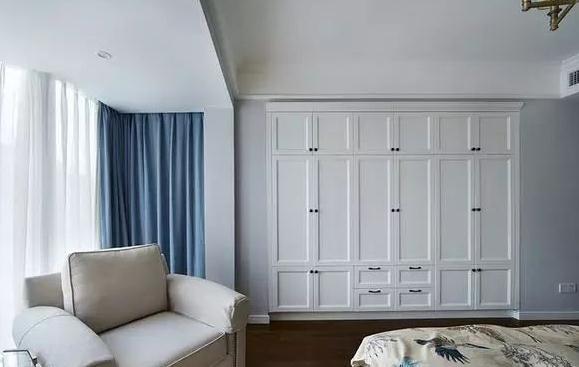 |卧室别买成品衣柜了，聪明人都这样设计，既美观实用，又节省空间