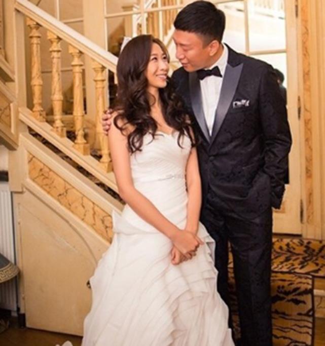 『』他们“其貌不扬”,却娶到了美丽的娇妻,实在是让人羡慕不已