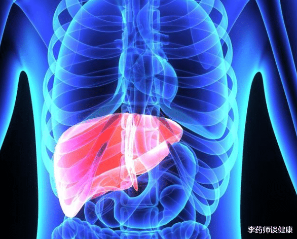 「心脏」心窝中间总是疼痛是怎么回事？医生提醒：这5方面问题要注意排查