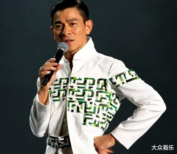 电影|拥有飞机的10大明星,最后一位全球机场任他降落,猜猜是谁呢