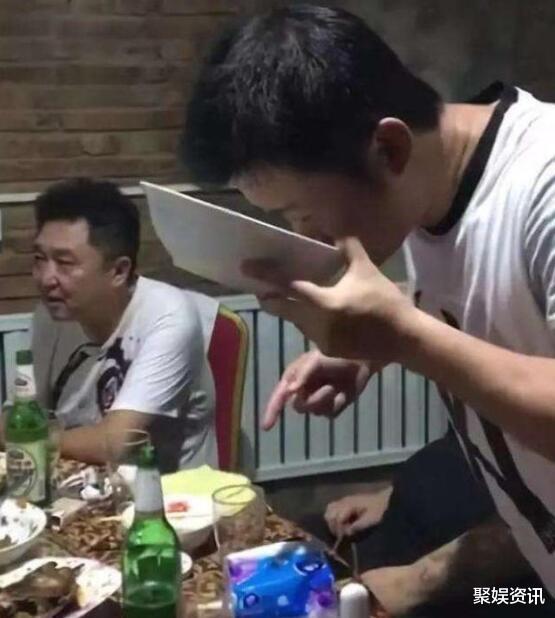 『吴京』娱乐圈的五大酒鬼，吴京27瓶啤酒垫底，最后一位酒量吓的妻子离婚