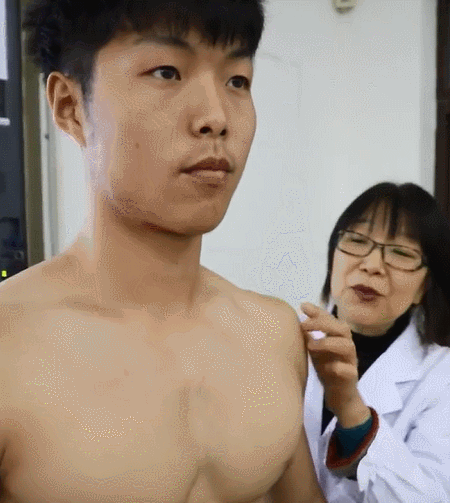胸肌|肌肉小哥6块腹肌大胸肌，上课被老师脱衣做模特，网友直呼要舔屏