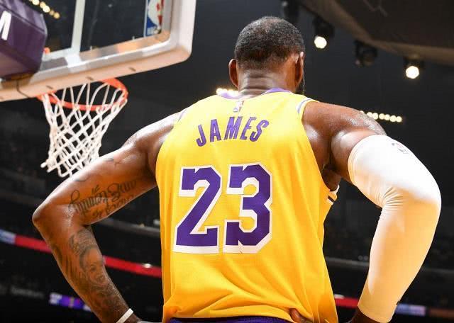 「勒布朗·詹姆斯」真的老了？时隔14年，詹姆斯首次落选最佳阵容，他又一次被低估了