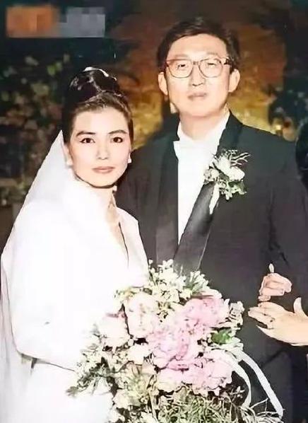 孙红雷@最近的辛龙刘真一家真的虐，而米雪甄妮刘雪华等明星也让人很心疼