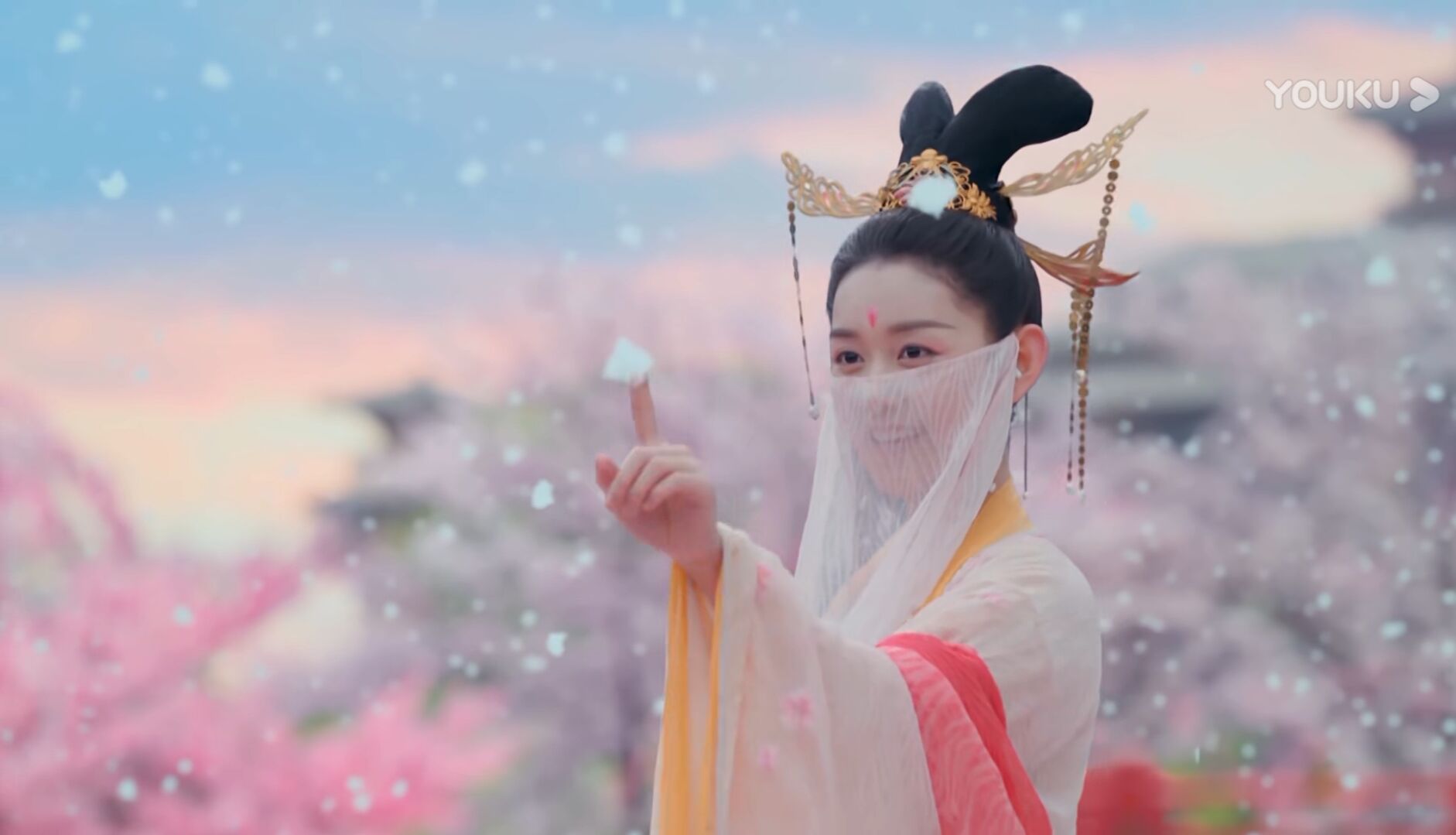 [蒋依依]赵露思新剧《三千鸦杀》开播，一不小心被蒋依依的友情客串惊艳了