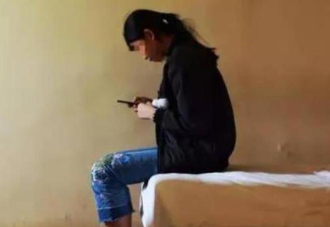 长寿|18岁小情侣到医院“打胎”，医生掀开衣服喊到：叫你父母来！