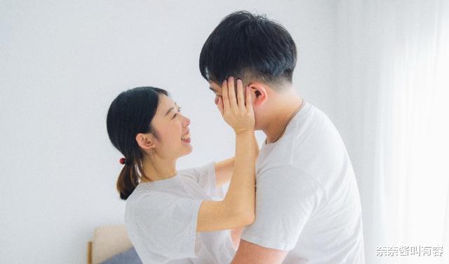 奈奈酱叫有容 “婚车档次低我不坐”遭退婚后一小时新娘打车来了，新郎：不娶了