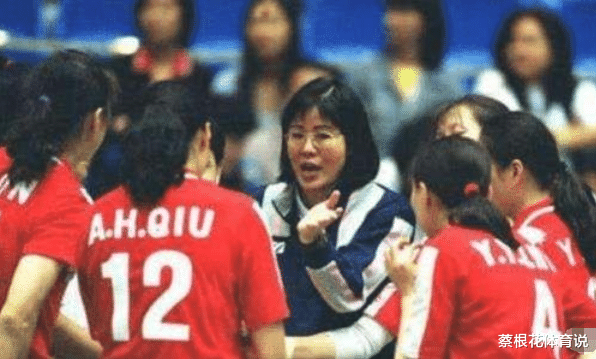 郎平|郎平面对镜头失声落泪，女排天才偷跑美国，被国家队永久除名！