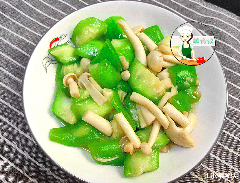 丝瓜|九月，这两样素菜一起炒，不放肉也很鲜，初秋吃它特养人，别错过