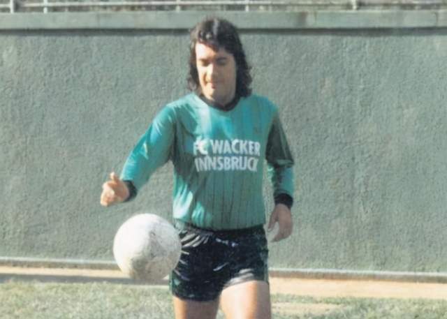 卡洛斯|他不会踢球，却让全世界相信他是“球王”，靠演技纵横足坛26年