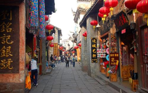 凤凰古城@国内反差最大的景点，从人山人海到无人问津，如今再次免费开放