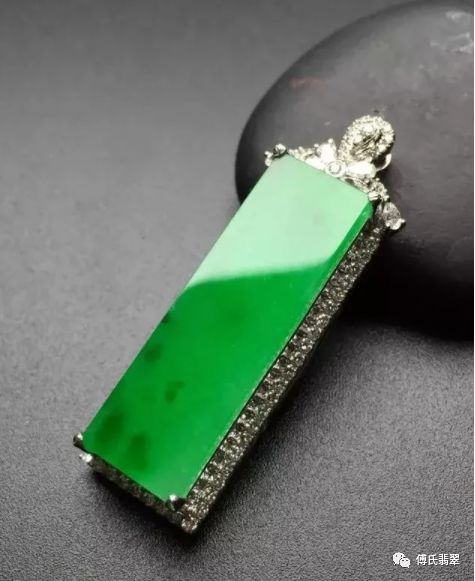 「」翡翠平安扣，翡翠无事牌，自古以来就是个好东西！