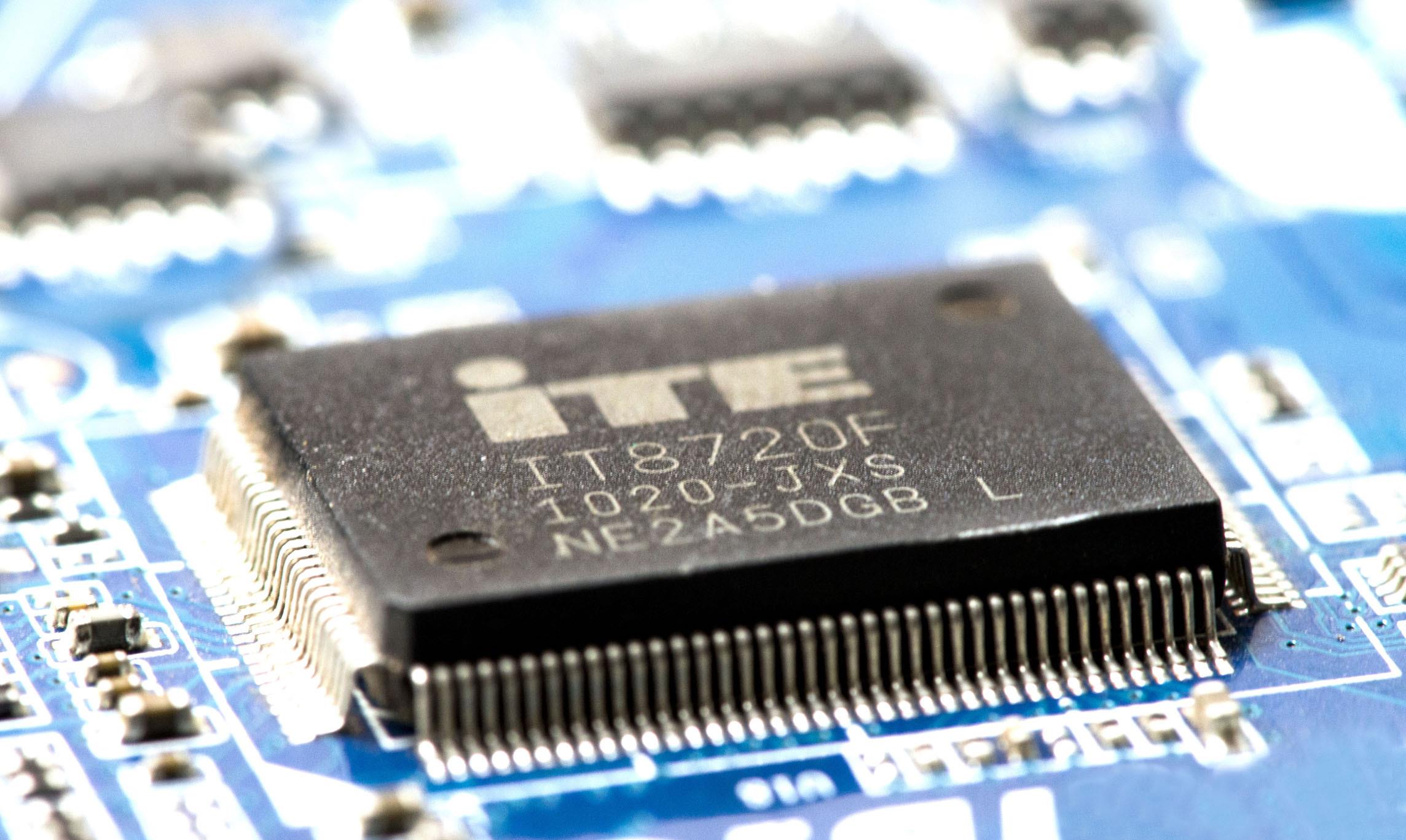 【软件工程】普通家庭学生，报考这4个专业，将来才能实现“逆袭”