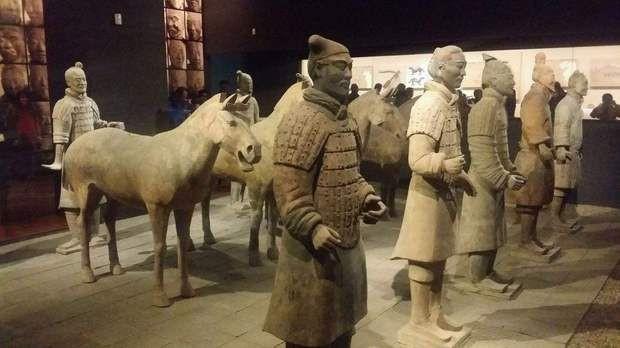 李云龙|兵马俑是用真人烧制?一尊兵马俑裂开之后,千古谜题最终天下大白