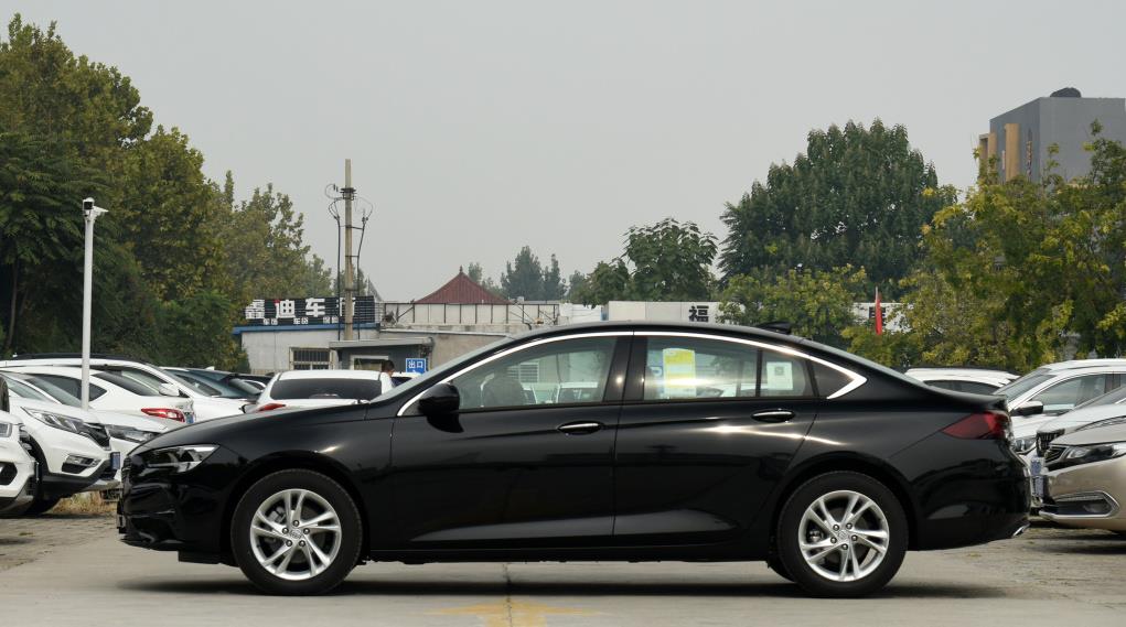 别克君威|24万提辆新款别克君威值吗？开了1582公里后，车主憋了几句话要说